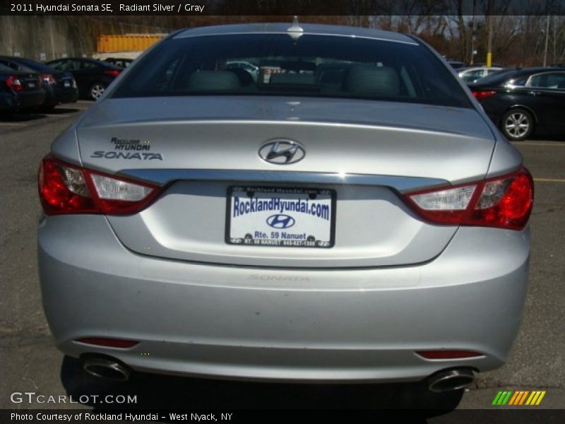 Radiant Silver / Gray 2011 Hyundai Sonata SE