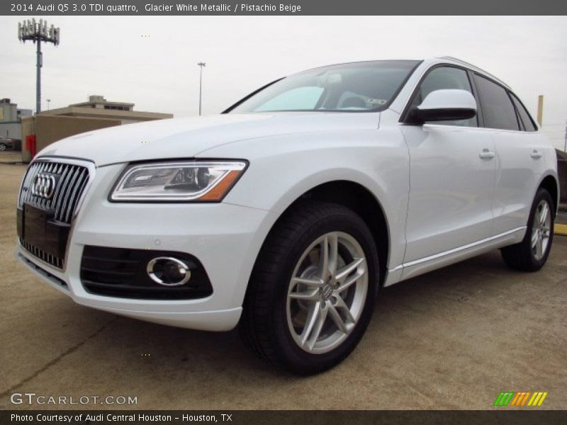 Front 3/4 View of 2014 Q5 3.0 TDI quattro