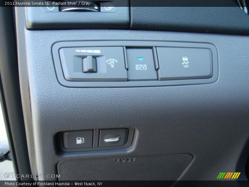 Radiant Silver / Gray 2011 Hyundai Sonata SE