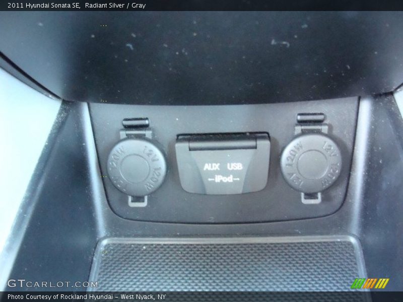 Radiant Silver / Gray 2011 Hyundai Sonata SE