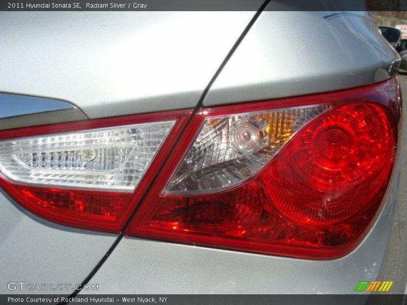 Radiant Silver / Gray 2011 Hyundai Sonata SE