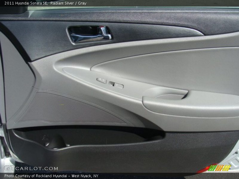 Radiant Silver / Gray 2011 Hyundai Sonata SE