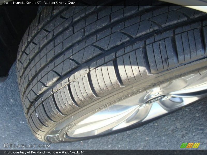 Radiant Silver / Gray 2011 Hyundai Sonata SE