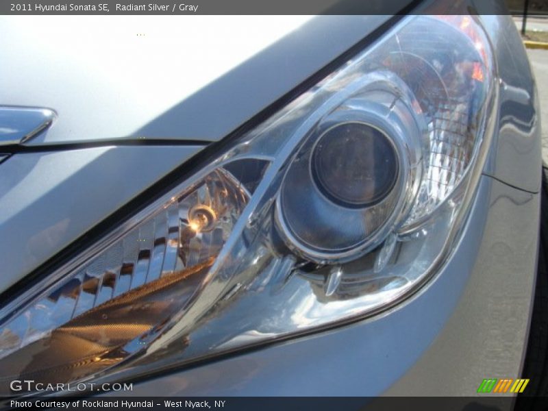 Radiant Silver / Gray 2011 Hyundai Sonata SE