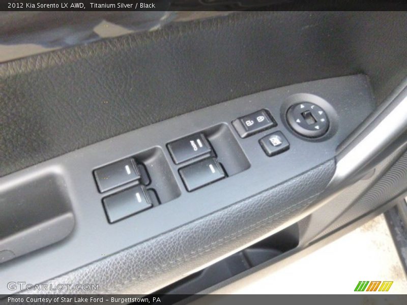 Titanium Silver / Black 2012 Kia Sorento LX AWD
