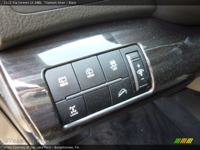 Titanium Silver / Black 2012 Kia Sorento LX AWD