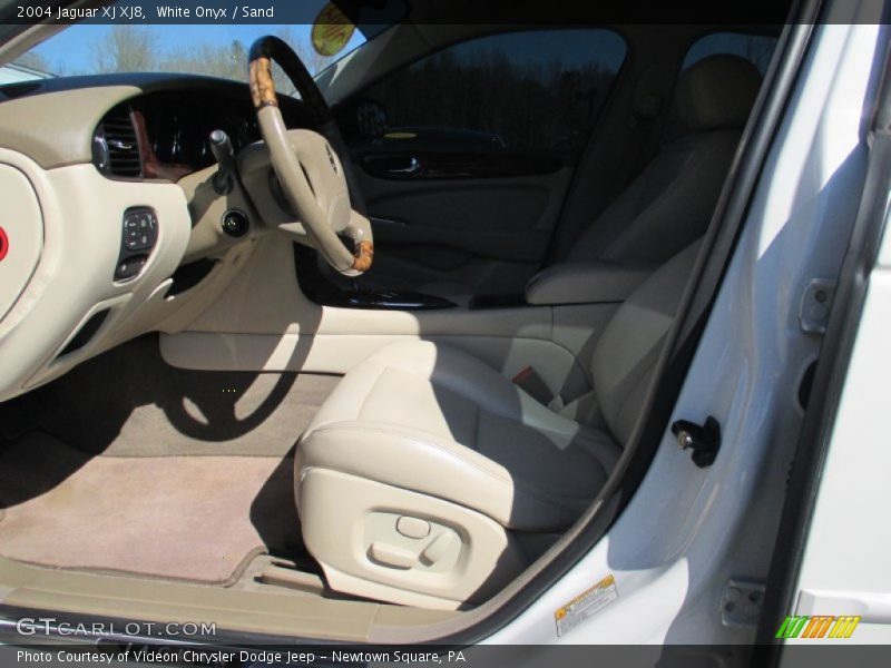 White Onyx / Sand 2004 Jaguar XJ XJ8