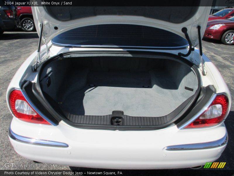 White Onyx / Sand 2004 Jaguar XJ XJ8