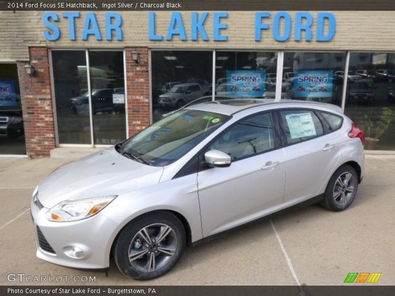Ingot Silver / Charcoal Black 2014 Ford Focus SE Hatchback