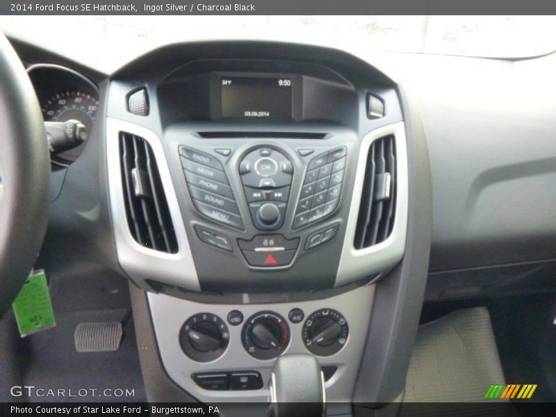 Ingot Silver / Charcoal Black 2014 Ford Focus SE Hatchback