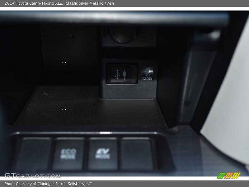 Classic Silver Metallic / Ash 2014 Toyota Camry Hybrid XLE