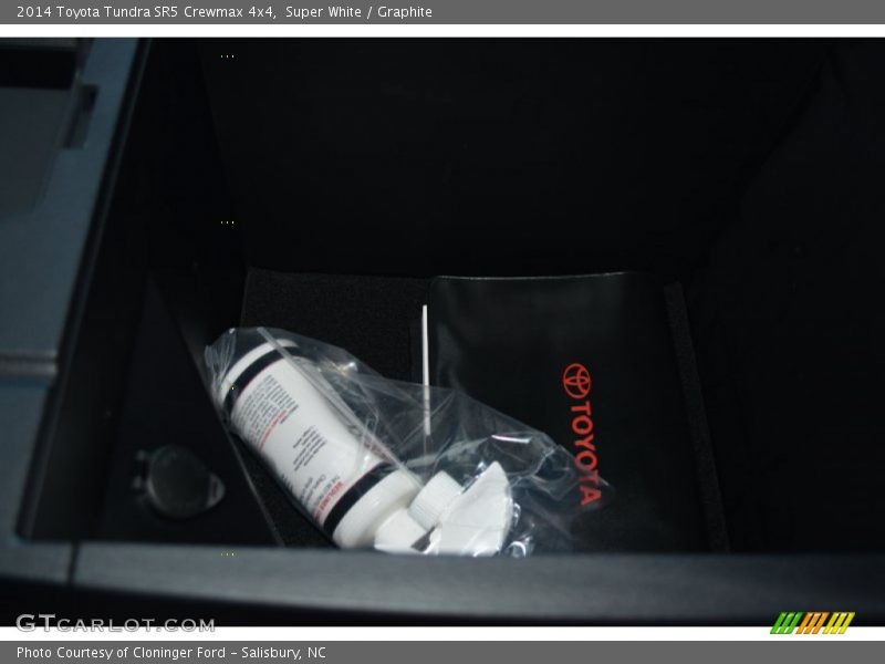 Super White / Graphite 2014 Toyota Tundra SR5 Crewmax 4x4