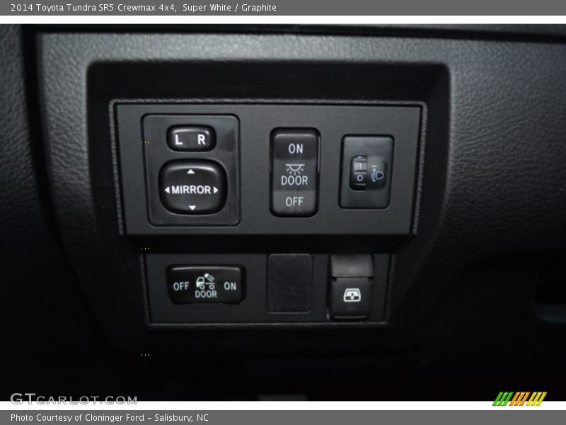 Super White / Graphite 2014 Toyota Tundra SR5 Crewmax 4x4