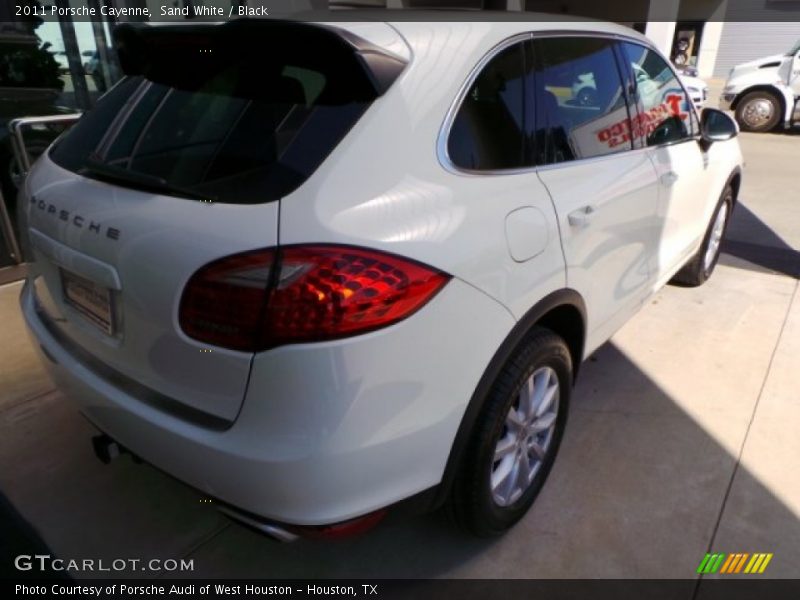 Sand White / Black 2011 Porsche Cayenne