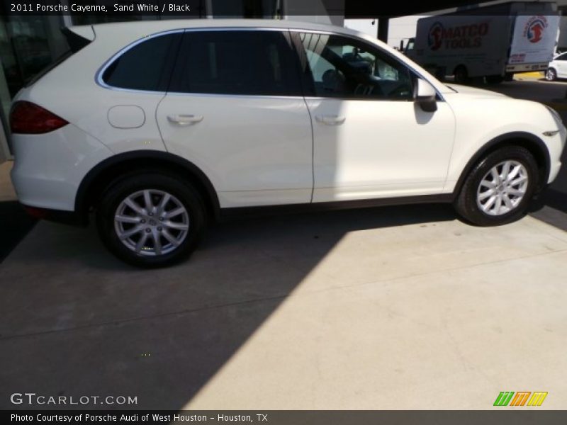 Sand White / Black 2011 Porsche Cayenne