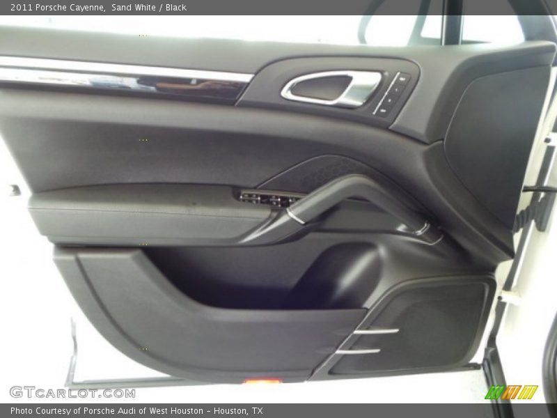 Sand White / Black 2011 Porsche Cayenne