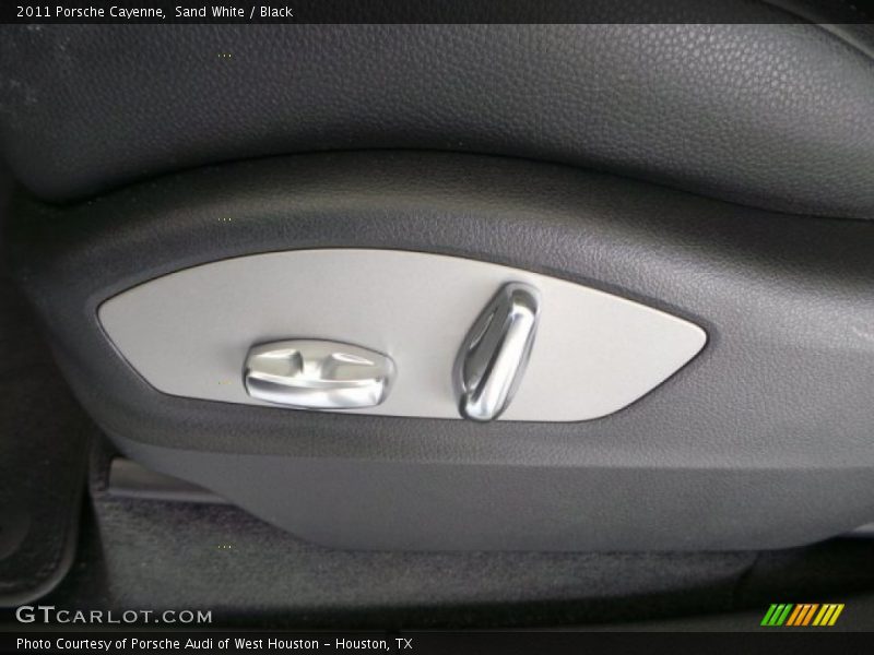 Sand White / Black 2011 Porsche Cayenne