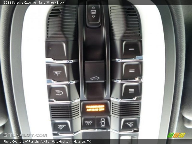 Sand White / Black 2011 Porsche Cayenne