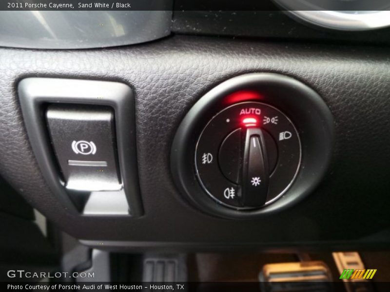 Sand White / Black 2011 Porsche Cayenne