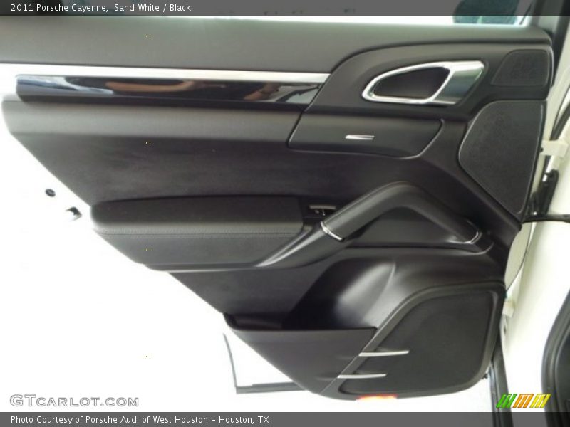 Sand White / Black 2011 Porsche Cayenne