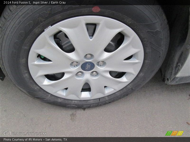Ingot Silver / Earth Gray 2014 Ford Fusion S