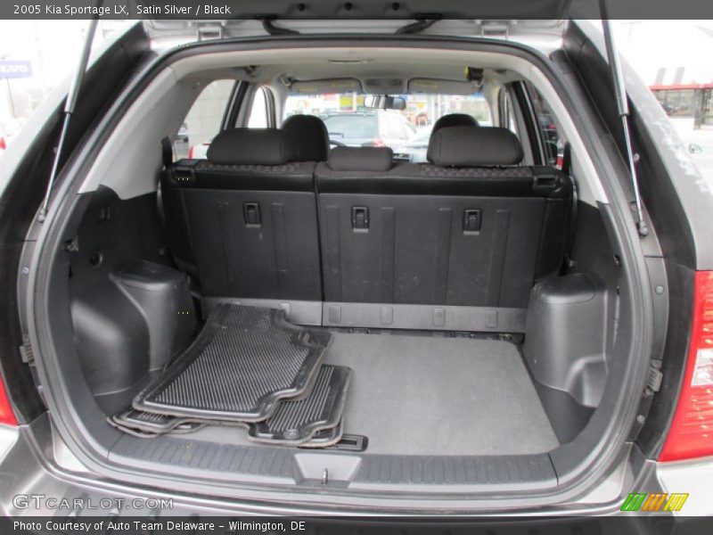  2005 Sportage LX Trunk