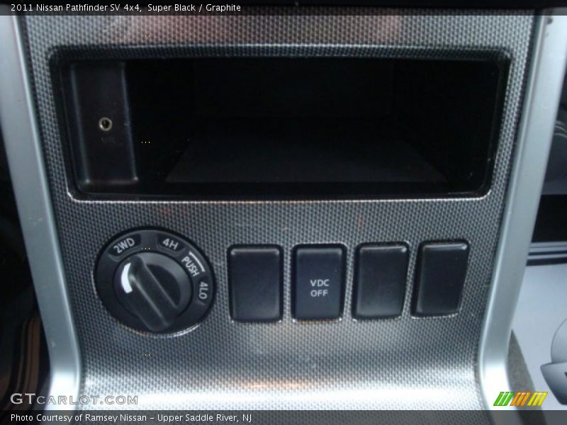 Super Black / Graphite 2011 Nissan Pathfinder SV 4x4