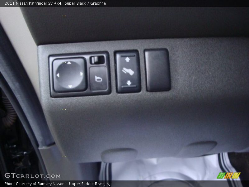 Super Black / Graphite 2011 Nissan Pathfinder SV 4x4