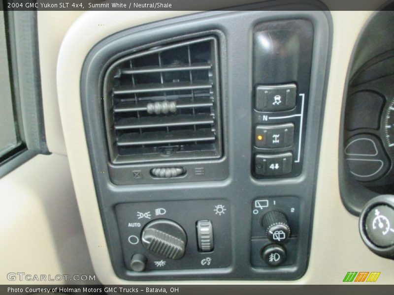 Summit White / Neutral/Shale 2004 GMC Yukon SLT 4x4