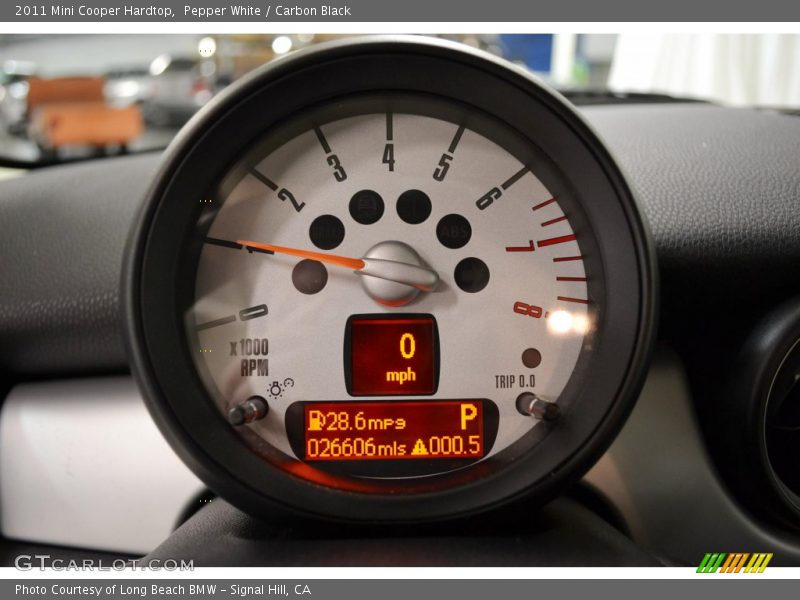 Pepper White / Carbon Black 2011 Mini Cooper Hardtop