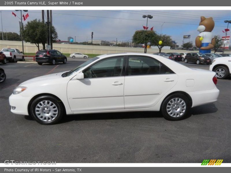 Super White / Taupe 2005 Toyota Camry XLE