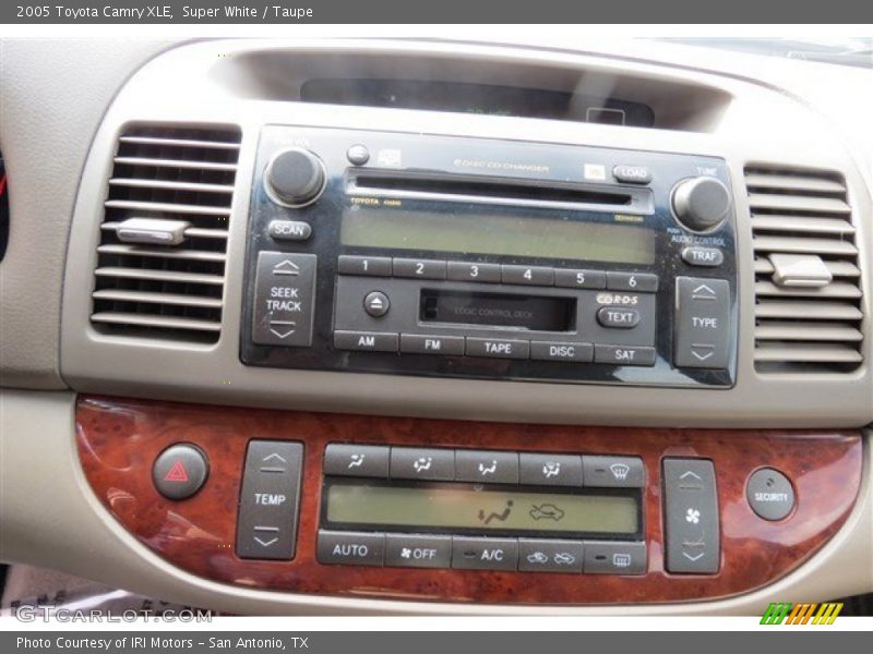 Super White / Taupe 2005 Toyota Camry XLE