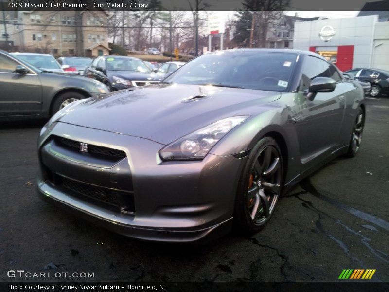 Front 3/4 View of 2009 GT-R Premium