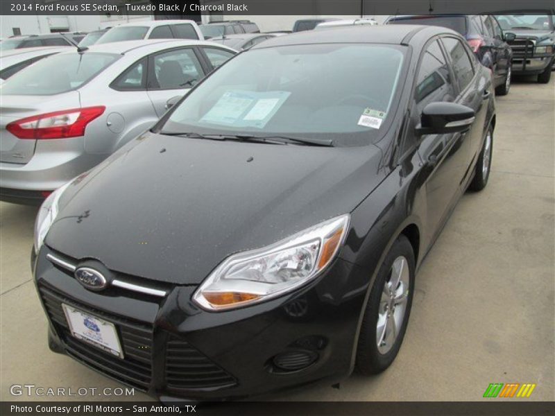 Tuxedo Black / Charcoal Black 2014 Ford Focus SE Sedan
