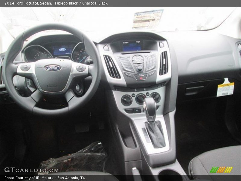 Tuxedo Black / Charcoal Black 2014 Ford Focus SE Sedan