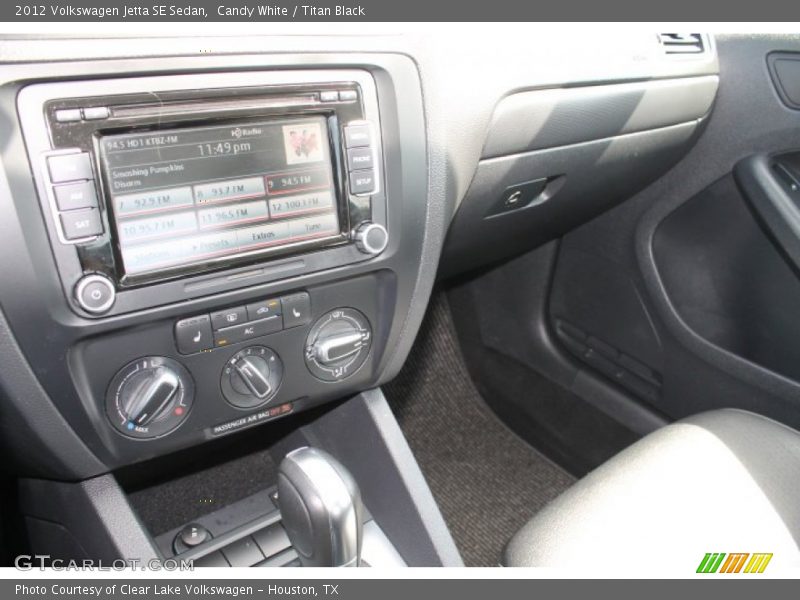 Candy White / Titan Black 2012 Volkswagen Jetta SE Sedan
