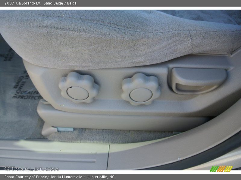 Sand Beige / Beige 2007 Kia Sorento LX