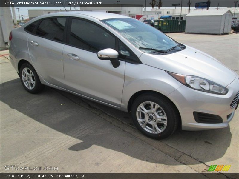 Ingot Silver / Charcoal Black 2014 Ford Fiesta SE Sedan