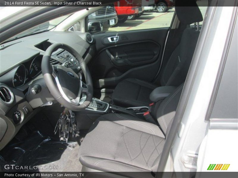 Ingot Silver / Charcoal Black 2014 Ford Fiesta SE Sedan