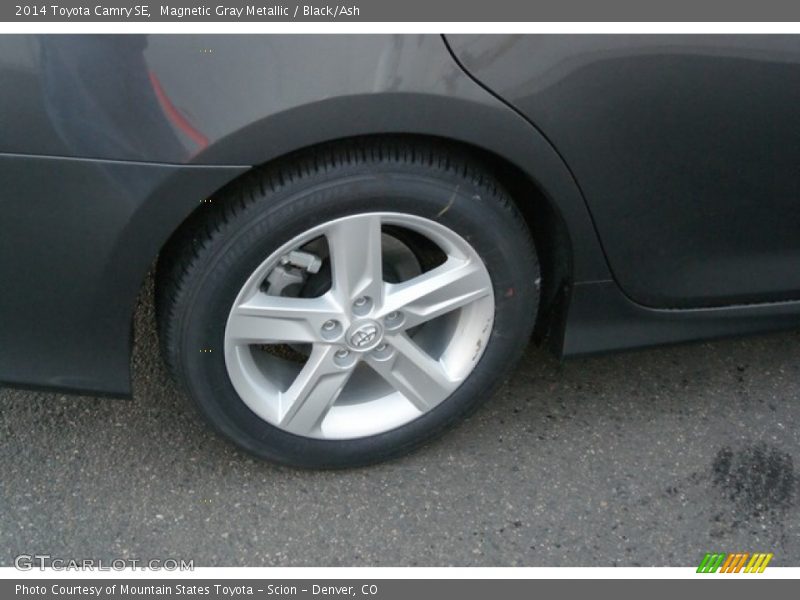 Magnetic Gray Metallic / Black/Ash 2014 Toyota Camry SE