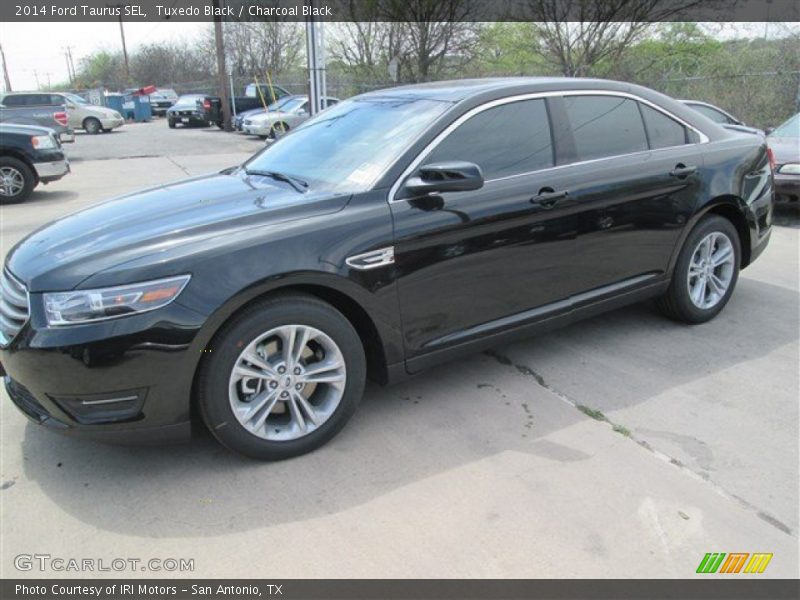 Tuxedo Black / Charcoal Black 2014 Ford Taurus SEL