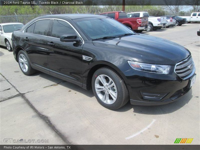 Tuxedo Black / Charcoal Black 2014 Ford Taurus SEL