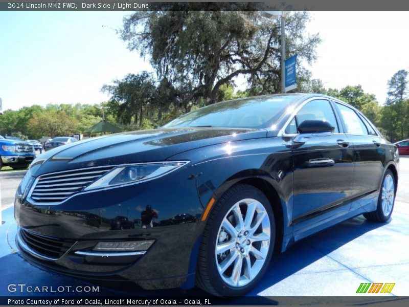 Front 3/4 View of 2014 MKZ FWD