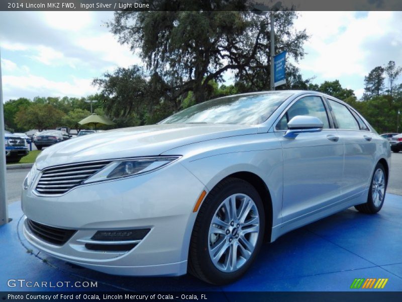 Front 3/4 View of 2014 MKZ FWD