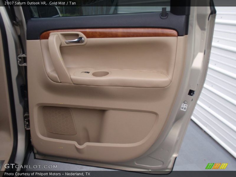 Gold Mist / Tan 2007 Saturn Outlook XR