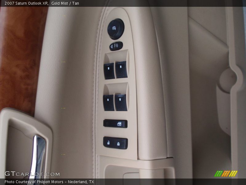 Gold Mist / Tan 2007 Saturn Outlook XR