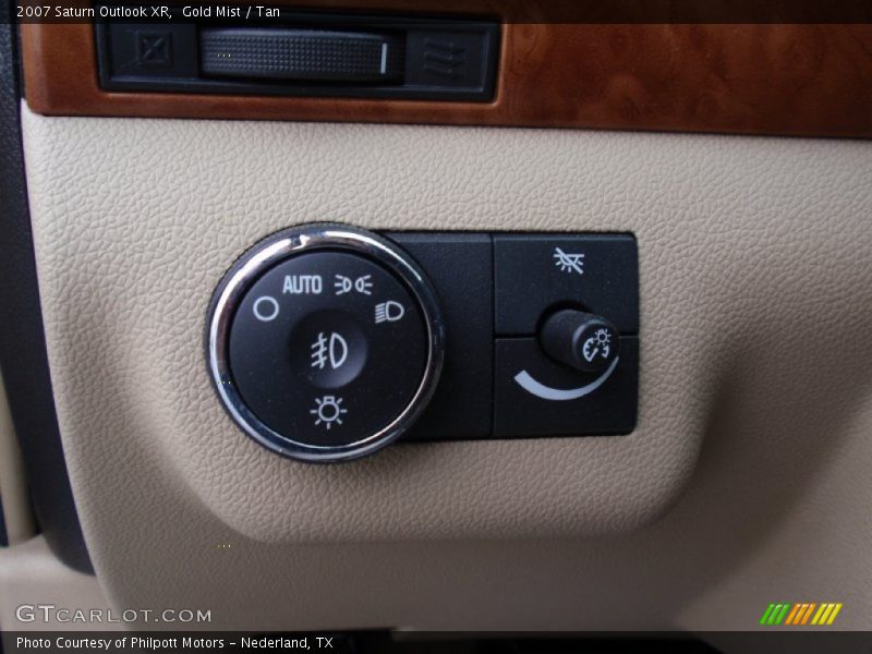 Gold Mist / Tan 2007 Saturn Outlook XR
