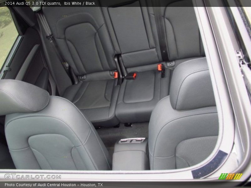 Rear Seat of 2014 Q5 3.0 TDI quattro