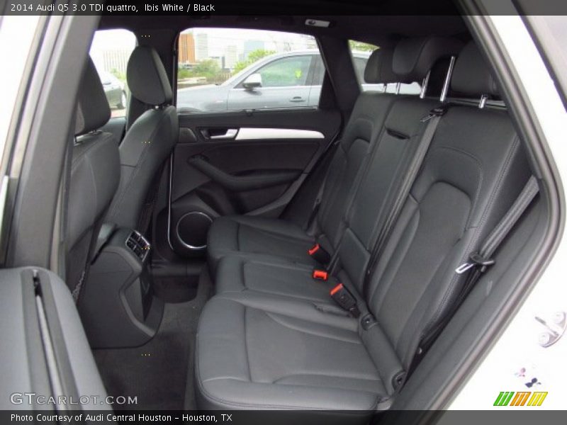 Rear Seat of 2014 Q5 3.0 TDI quattro