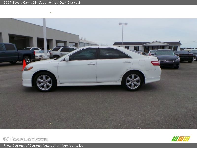 Super White / Dark Charcoal 2007 Toyota Camry SE
